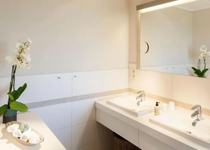 Reethuus Nord Modern Retreat ユイスト
